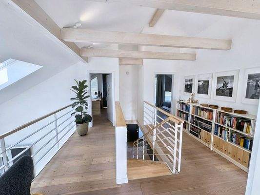 OG Treppenhaus und Flur Ansicht 1