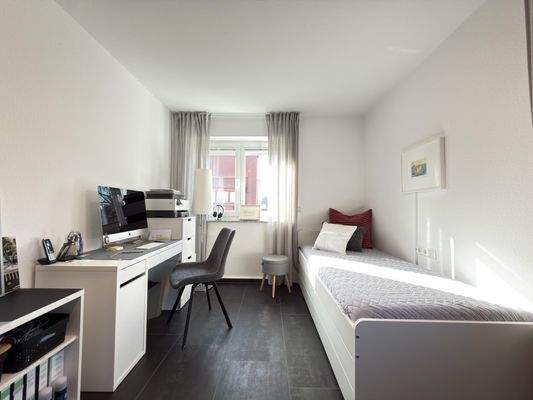 Gäste-/Arbeitszimmer