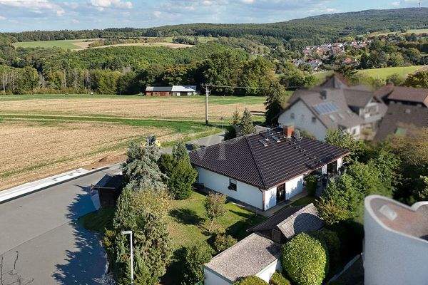 Haus in unverbauter Feldrandlage