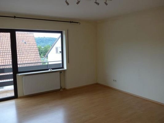 OG: Zimmer mit Balkon