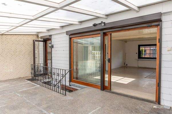 Wintergarten samt Kellerabgang