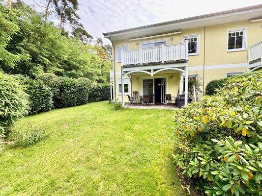 Terrasse vor dem Wohnzimmer.jpg