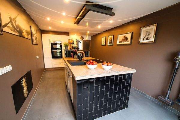 Küche mit Kochinsel