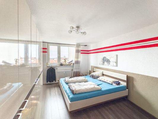 Grosszügiges Schlafzimmer