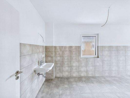 Badezimmer mit Dusche und Badewanne im OG