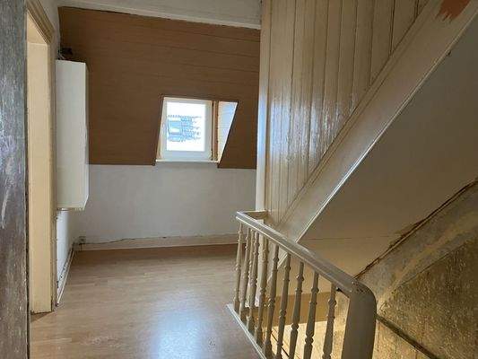 OG: Galerie Richtung Aufgang Speicher