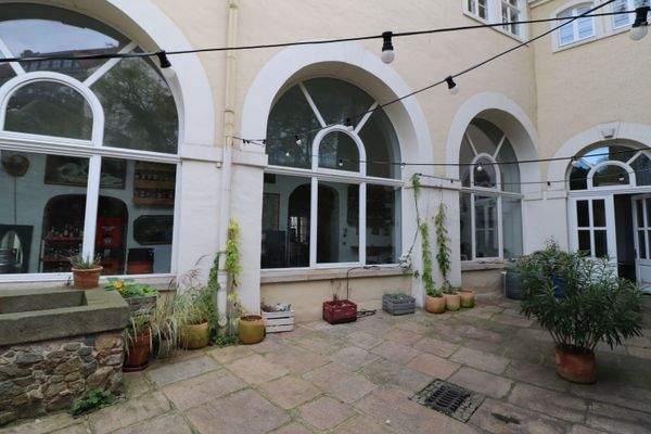 hofseitiger Außenbereich