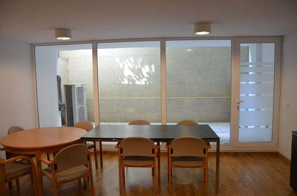 Lichtdurchfluteter Büroraum