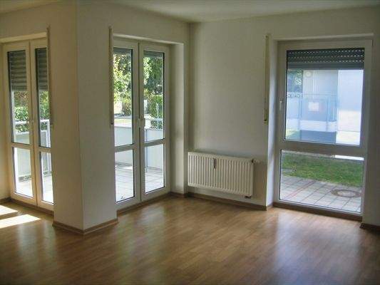 Wohnzimmer mit Balkon