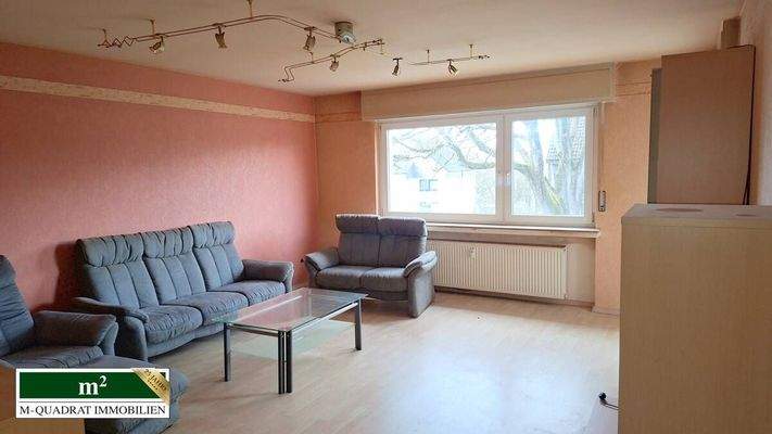 Wohnzimmer mit Zugang zur Loggia