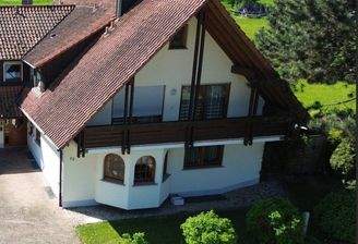 W1: Erdgeschosswohnung in modernem Wohnhaus u. sonniger Randlage