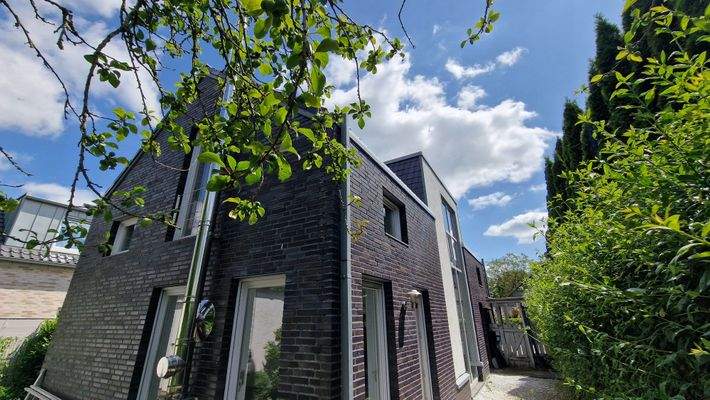 Rückseite mit Kaminanschluss