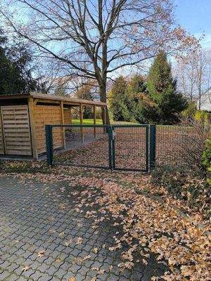 Garteneinfahrt mit Fahrradstand.jpg