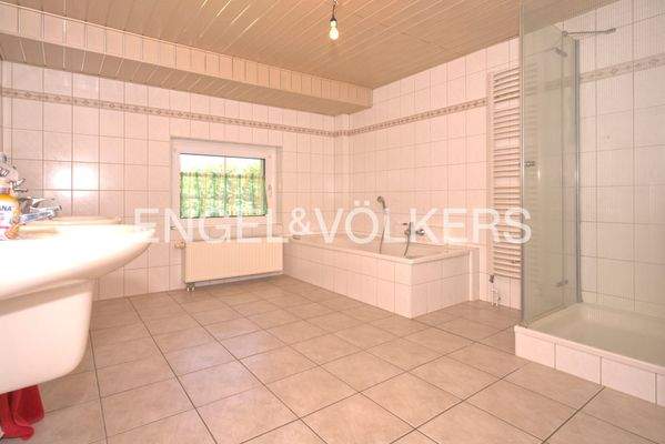 Badezimmer im Erdgeschoss