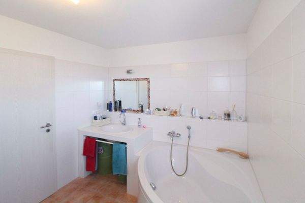 Badezimmer 1.OG  DHH rechts