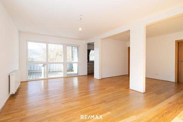 Wohnzimmer mit Zugang zur Terrasse