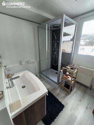 Badezimmer im Obergeschoss
