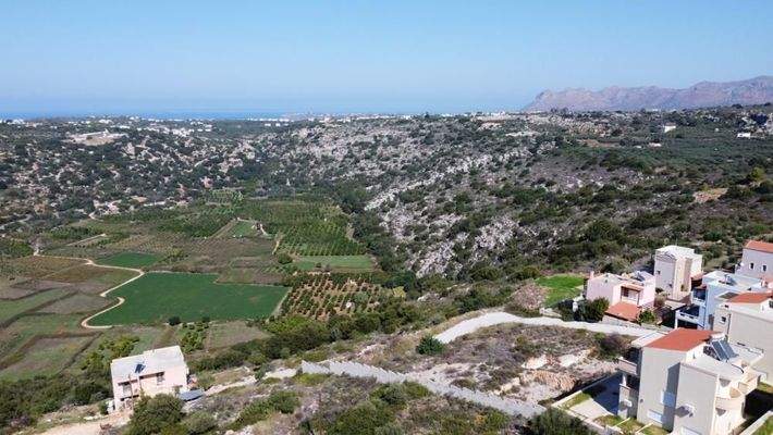 Kreta, Argoulides: Hügelgrundstück mit offenem Meerblick zu verkaufen