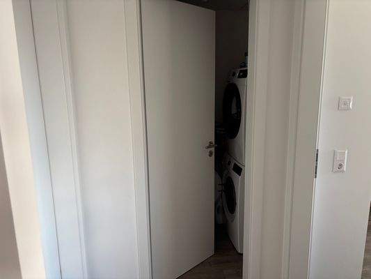 Waschküche mit Geräten