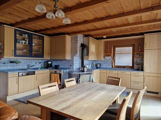 Wohnküche mit Balkonzugang