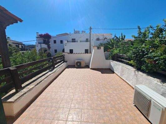 Kreta, Douliana: Renoviertes Steinhaus mit Pool und Garten zu verkaufen