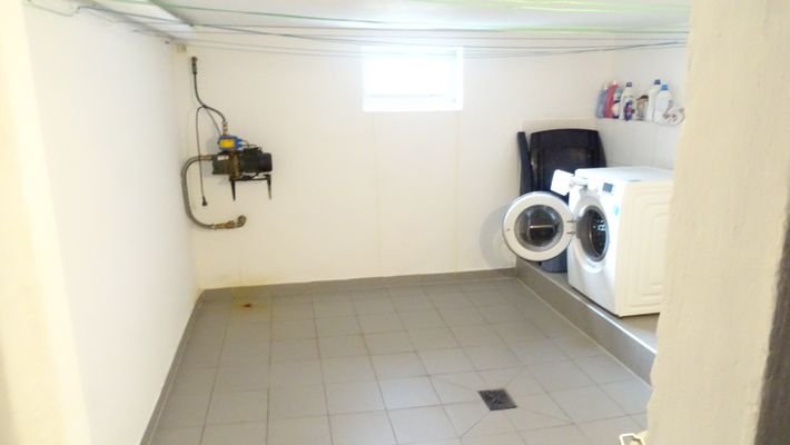 Keller Waschmachinenraum m. Grundwasserpumpe