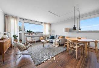 Lichtdurchflutetes Wohnzimmer