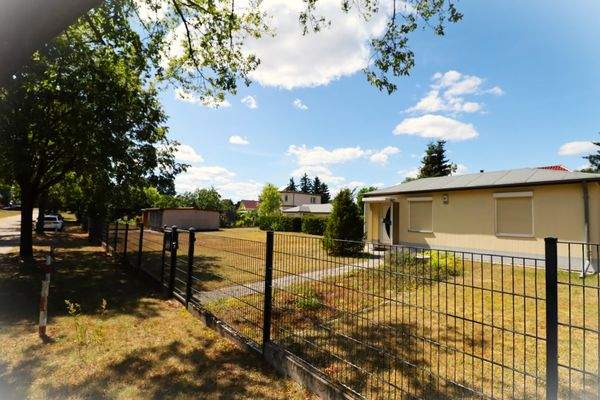 Eingangsbereich zum Grundstück.JPG