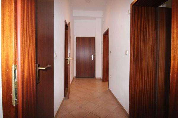 Flur, Küche zur Wohnungstür