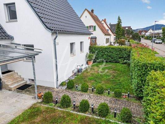 Eingang mit Vorgarten