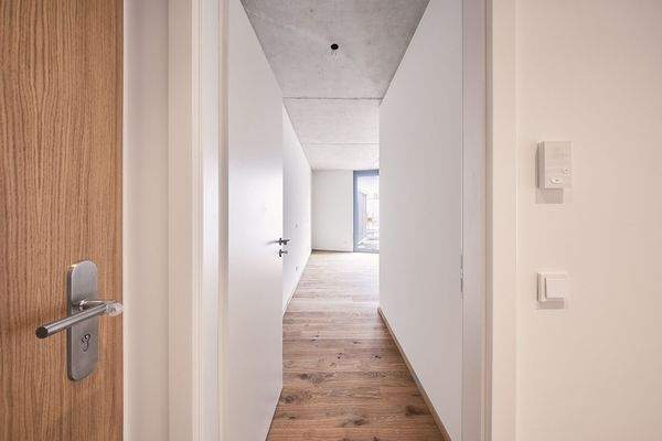 Flur mit Blick von der Eingangstür - HERDERGÄRTEN 3.0.3