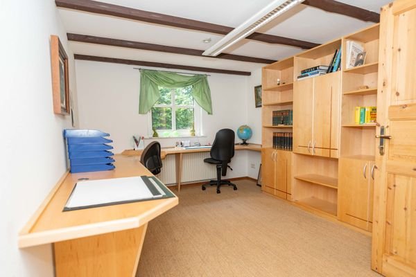 Büro rechts Anbau EG