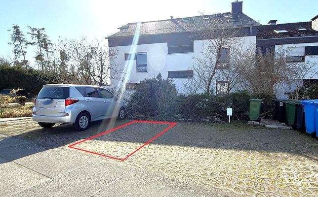 Stellplatz direkt vor dem Haus