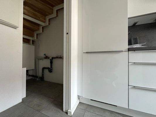 Abstellkammer und Treppe