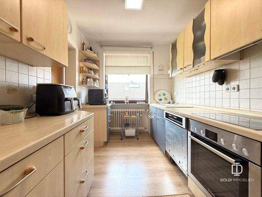 Küche mit Vorratsraum