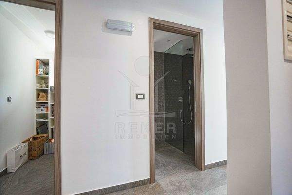 Bad, Abstellraum & Waschküche im EG