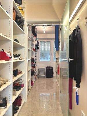 EG Begehbarer Kleiderschrank