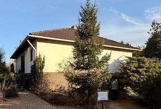 Straßenansicht seitlich