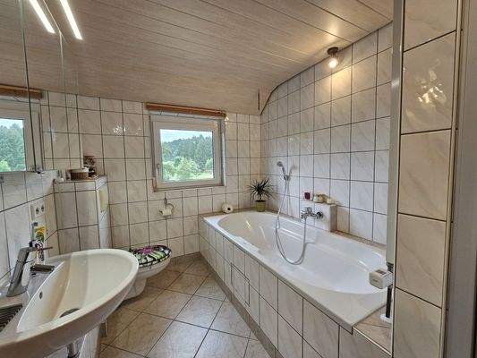 Zeitloses modernes Badezimmer