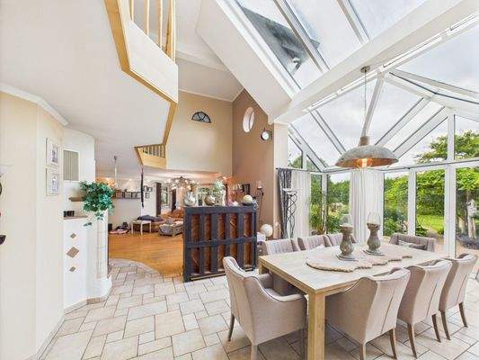 CAM03784G0-PR0075-STILL015