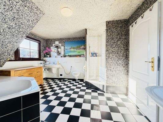 Einheit Dachgeschoss Bad