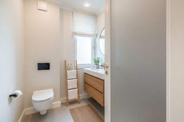 (KI) ... samt separater Toilette (KI)