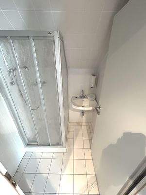 1.DG, Personal Dusche