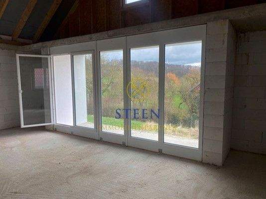 Aussicht auf Balkon und Panorama