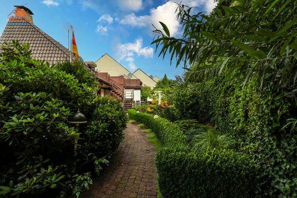 Blick in den Garten vom Eingangsbreich