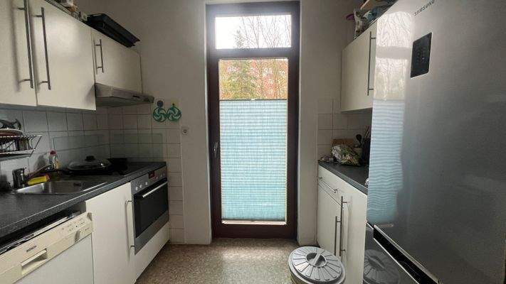 Küche mit Austritt zur Terrasse