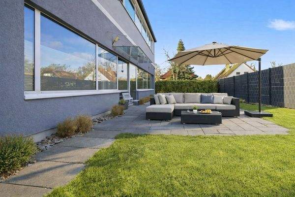 Terrasse  (mit KI möbliert)