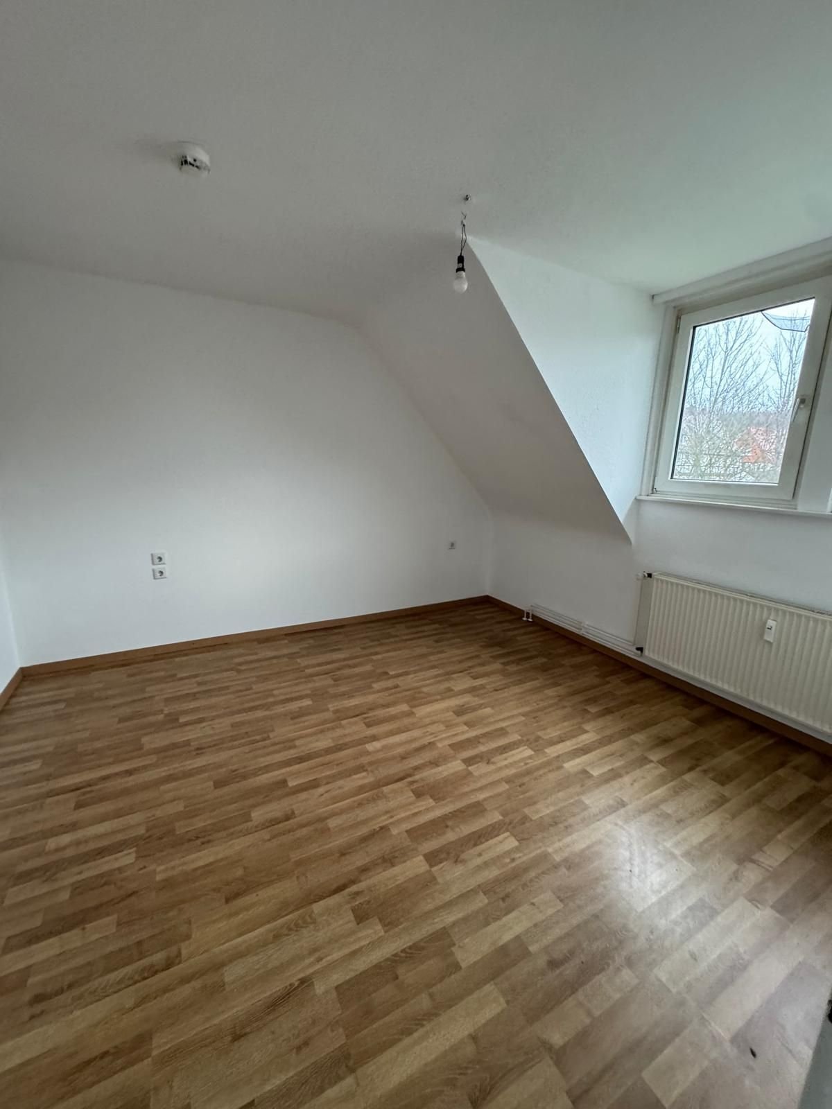 159.03 Schöne 3 ZKB Wohnung, Bornhof 6 in 37247 Großalmerode. Besichtigung: Mo-Fr um 15:00 outlet Uhr.