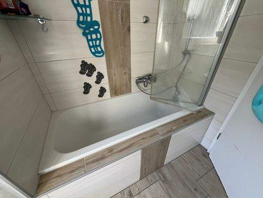 Bad mit Wanne EG