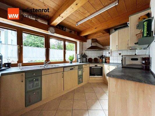 Küche: Kochen mit Blick ins Grüne – funktional und behaglich zugleich